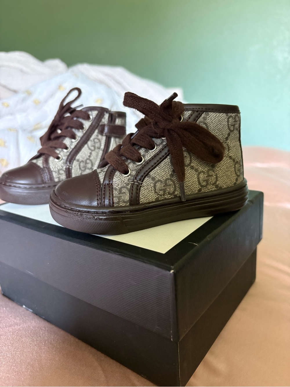 Gucci toddler size 20